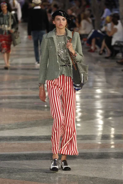 Look 30